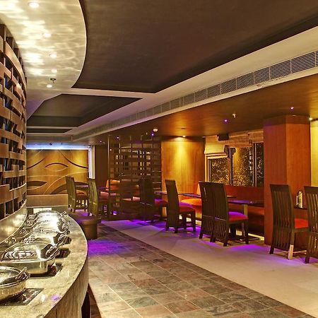 Aavaa Surya Continental Hotel Ню Делхи Екстериор снимка