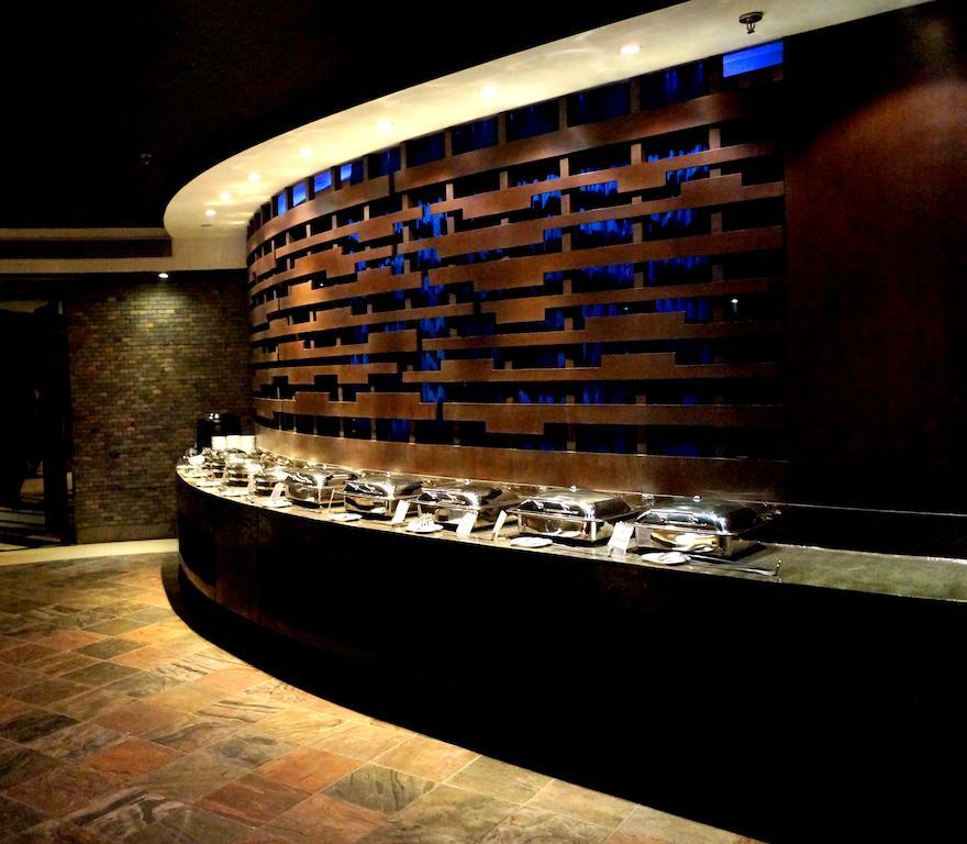 Aavaa Surya Continental Hotel Ню Делхи Екстериор снимка