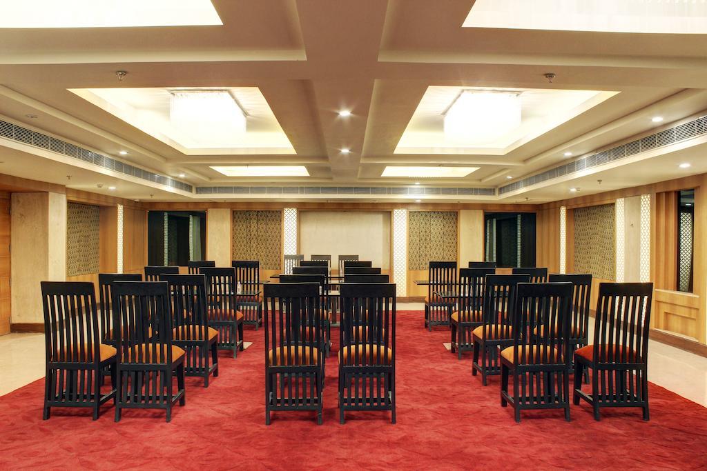 Aavaa Surya Continental Hotel Ню Делхи Екстериор снимка