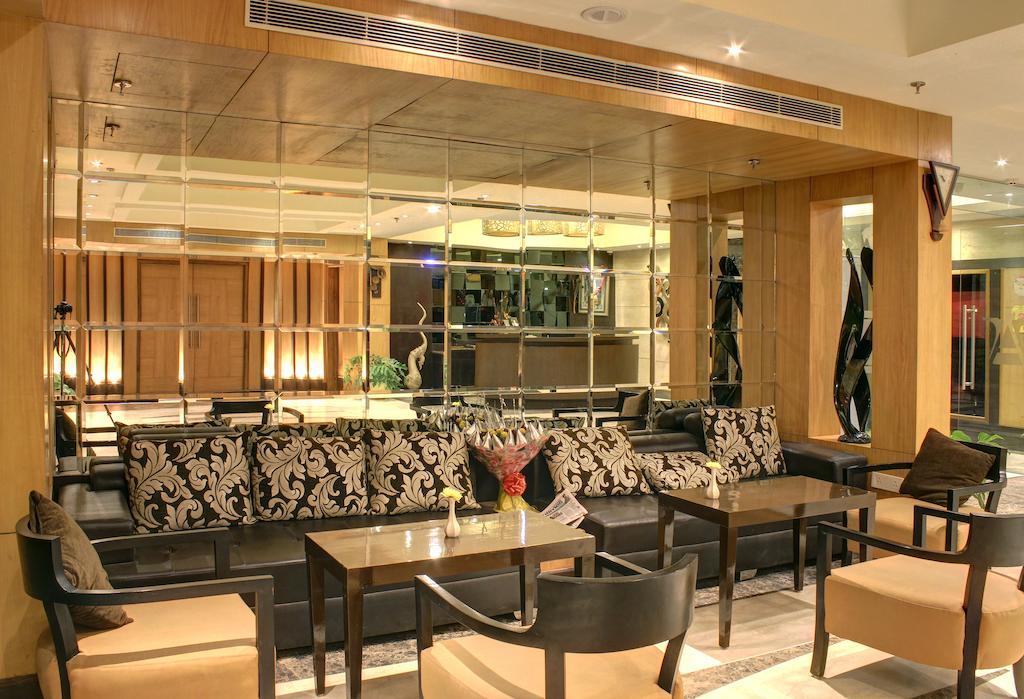 Aavaa Surya Continental Hotel Ню Делхи Екстериор снимка