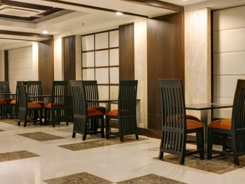 Aavaa Surya Continental Hotel Ню Делхи Екстериор снимка
